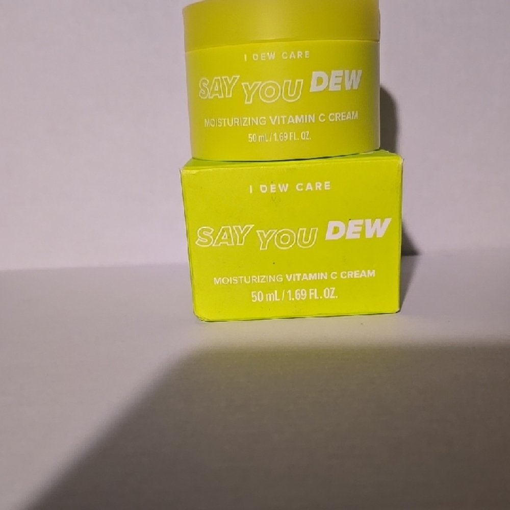 Moisturizing Vitamin C Cream - Yellow